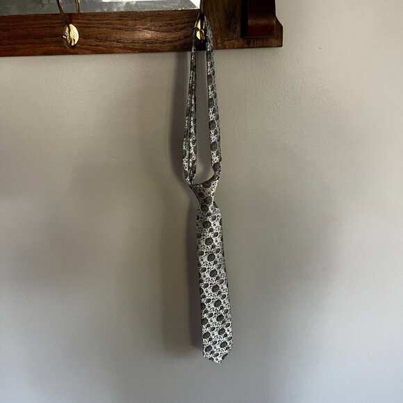 Montebello Italia 100% Silk Silver Floral Men's Tie - Picture 2 of 6